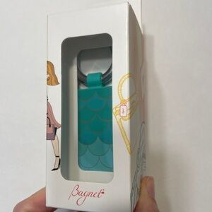 Bagnet purse bag holder magnetic- new - teal mermaid
